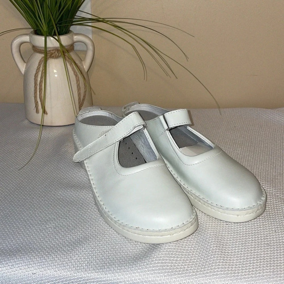Klogs women’s 11 clogs shoes nurse culinary Velcro comfort white work slip on - Picture 1 of 7